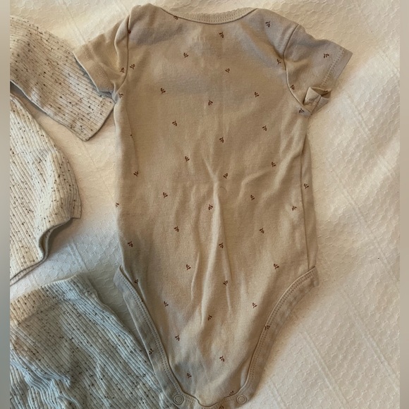 Carter’s 3M Bundle - Picture 4 of 9